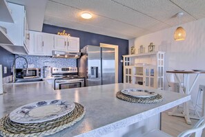 Apartment (1 Bedroom) | Interior - Waterfront Ocean City Condo w/ Balcony! (Ocean City)