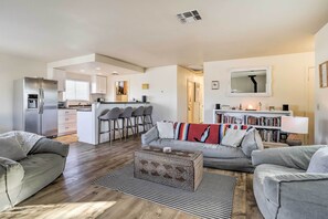 House (3 Bedrooms) | Interior - Sunny Oasis w/ Hot Tub ~ 11 Mi to Nat'l Park! (Yucca Valley)