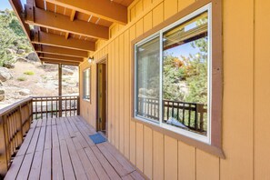 Interior - Snow Valley Hideaway Arrowbear Lake Retreat (Running Springs)