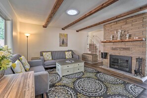 Interior - 327936 Hot Tub + Mtn Views: Woodland Park Gem (Woodland Park)