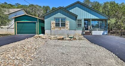 Pet-friendly Home w/ Deck: 1 Mi to Canyon Lake Fun