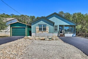 House (3 Bedrooms) | Interior - Pet-friendly Home w/ Deck: 1 Mi to Canyon Lake Fun (Canyon Lake)