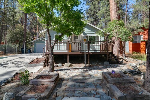 Wrightwood Cabin ~ 4 Mi to Mtn High Resort!