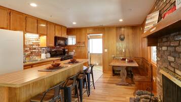 House (2 Bedrooms) | Dining