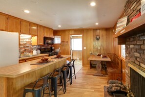 House (2 Bedrooms) | Dining