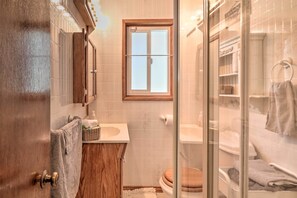 House (2 Bedrooms) | Bathroom | Shower
