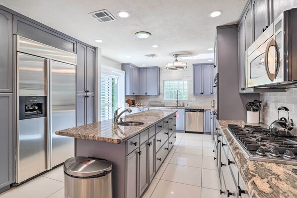 Mikrowelle, Ofen, Herdplatte, Geschirrspüler