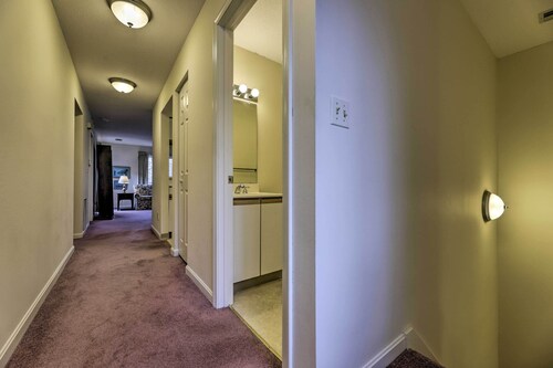 Springfield Condo, Close to Museums!