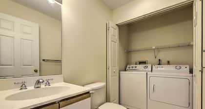 Springfield Condo, Close to Museums!