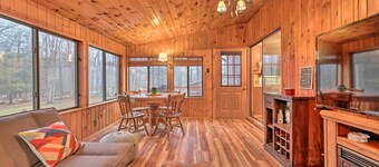 Peaceful Wooded Retreat at Lake Wallenpaupack!
