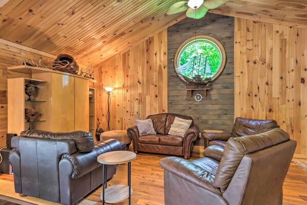 House (3 Bedrooms) | Interior - Waterfront Home w/ 3 Decks on Lake of the Ozarks! (Sunrise Beach)