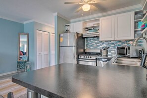 Microwave, oven, stovetop, dishwasher - Central Studio w/ Deck: Walk to Shops & Dining! (Ocean City)