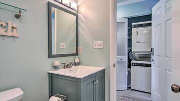 Apartment (0 Bedroom) | Bathroom