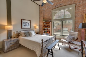 Apartment (2 Bedrooms) | Interior - Updated Rustic-chic Condo on Ouray's Main Street! (Ouray)