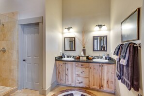 Apartment (2 Bedrooms) | Interior - Updated Rustic-chic Condo on Ouray's Main Street! (Ouray)
