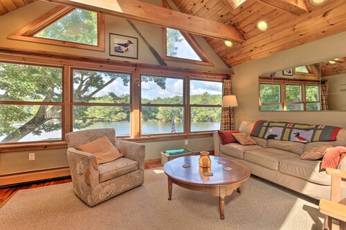 Beautiful Lakeside Milford Family Home & Deck