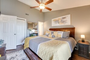 2 bedrooms, iron/ironing board, free cots/infant beds, bed sheets - Branson West Condo ~ 1 Mi to Silver Dollar City! (Branson West)