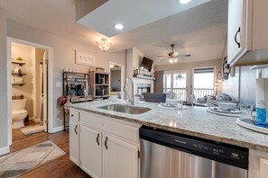 Microwave, oven, stovetop, dishwasher - Branson West Condo ~ 1 Mi to Silver Dollar City! (Branson West)