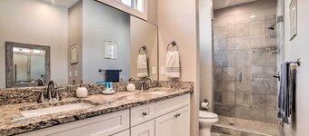 Mexico Beach Getaway w/ Patio - Steps to Beach!