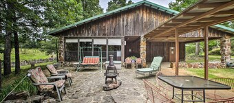 'pine Lodge Cabin' on 450 Acres in Ozark Mountains