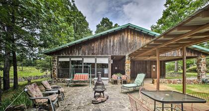 'pine Lodge Cabin' on 450 Acres in Ozark Mountains