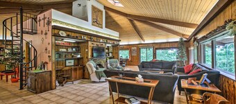 'pine Lodge Cabin' on 450 Acres in Ozark Mountains