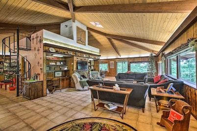'pine Lodge Cabin' on 450 Acres in Ozark Mountains
