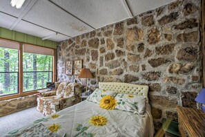 House (4 Bedrooms) | Interior - 'pine Lodge Cabin' on 450 Acres in Ozark Mountains (Compton)