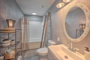 Talo (3 Bedrooms) | Kylpyhuone | Kylpyamme