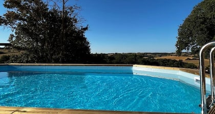 Gite a la Ferme Avec Jacuzzi et Piscine, Maison Privative