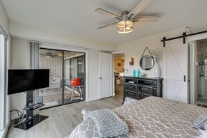 Apartment (2 Bedrooms) | Interior - Pool & Lake Access! Sunset-view Gem in Osage Beach (Osage Beach)