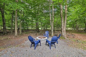 Property grounds - Modern Poconos Home Close to Lake & Amenities (Tobyhanna)