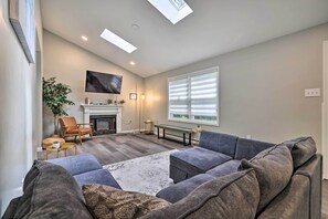 Fireplace - Modern Poconos Home Close to Lake & Amenities (Tobyhanna)