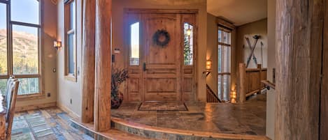 House (5 Bedrooms) | Interior