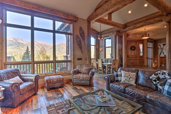House (5 Bedrooms) | Interior