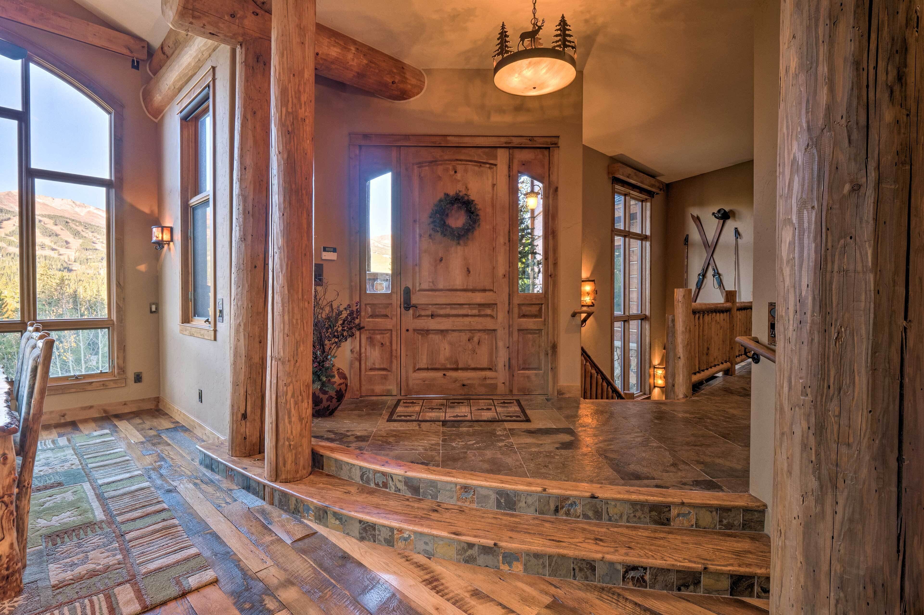 House (5 Bedrooms) | Interior