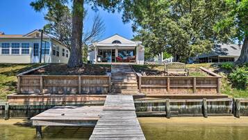 Cottage (2 Bedrooms) | Front of property