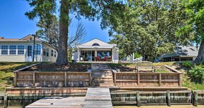 Riverfront Cottage: Fire Pit & Kayaks