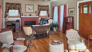 Cottage (2 Bedrooms) | Interior