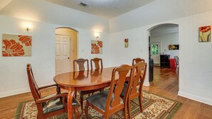 Unclassified image, 3 of 23, button - Walk to San Antonio Botanical Garden: Private Home (San Antonio)