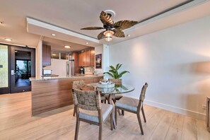 Interior - Hotel-zoned Oceanfront Condo in Kaanapali Resort! (Kaanapali)