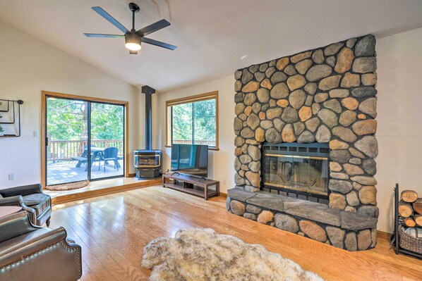 House (3 Bedrooms) | Interior - 10 Acres w/ Stunning Views: Apple Hill Home! (Camino)