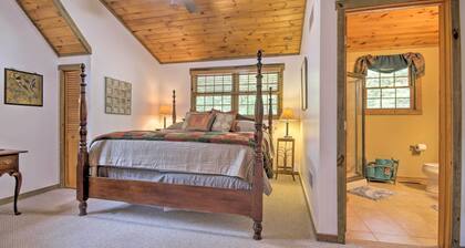 Couples Cabin - 5 Mi to DT Berkeley Springs!