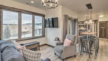 Apartment (2 Bedrooms) | Front of property