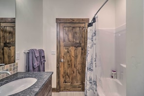 Apartment (2 Bedrooms) | Interior - Sleek Columbia Falls Condo: Centrally Located! (Columbia Falls)