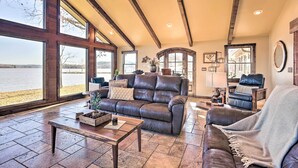 House (3 Bedrooms) | Interior - Lay Lake Access & Views: Expansive Shelby Home! (Shelby)