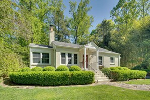 House (2 Bedrooms) | Interior - 7 Mi to The Biltmore: 'Le Canard' Cottage w/ Porch (Arden)