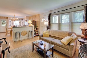 House (2 Bedrooms) | Interior - 7 Mi to The Biltmore: 'Le Canard' Cottage w/ Porch (Arden)