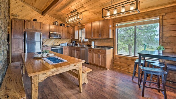 Interior - Sprawling Mountain-view Cabin: 5 Mi to Mesa Verde (Mancos)