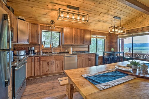 Sprawling Mountain-view Cabin: 5 Mi to Mesa Verde